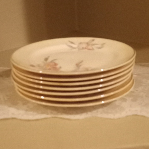 Vintage Universal Cambridge Iris Plate Bundle - 7 - 6" Bread Plates - Picture 8 of 11